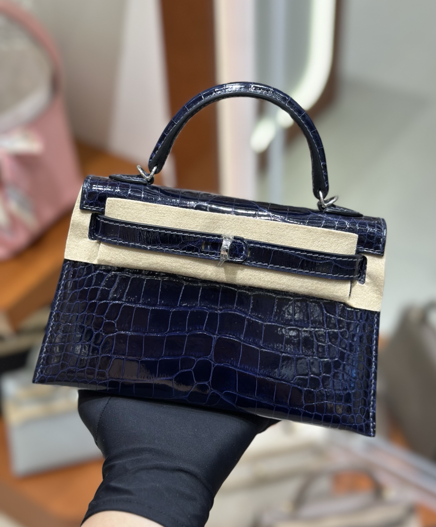 NO:763883,mini Kelly second generation, imported glossy American crocodile, hand-stitched wax thread, deep sea blue, silver buckle, Hermes, Hermes, Hermes,19860909mini Kelly 二代,进口亮面美洲鳄 手缝蜡线,深海蓝,银扣,爱马仕,hermes,Hermes,,Bag