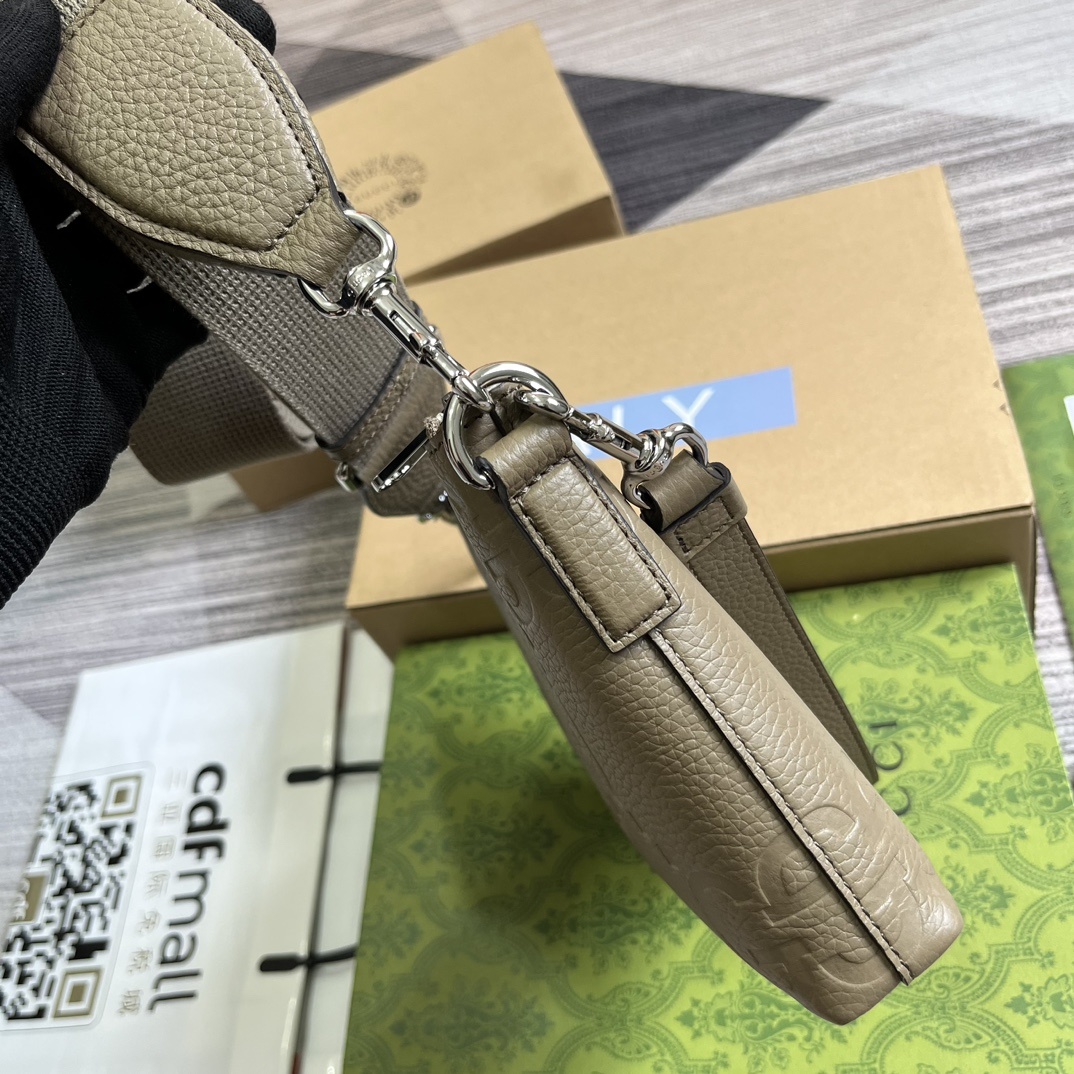 配全套包装️Gucci将历史传承创造力和创新精神转化为丰富多彩的品牌系列从主打单品到个性配饰从日常穿搭到