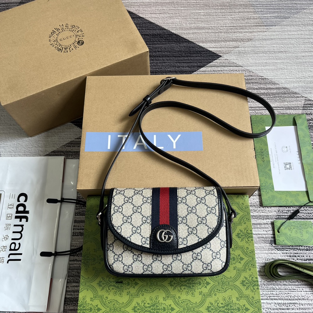 Jak znaleźć replikę projektanta
 Gucci Beżowy Niebieski PVC Mini