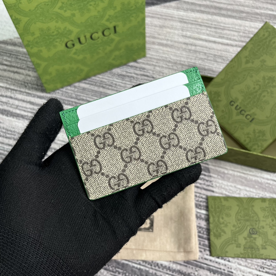 [Gucci Wallets]Adopting small GG accessory details Add a touch of color to the