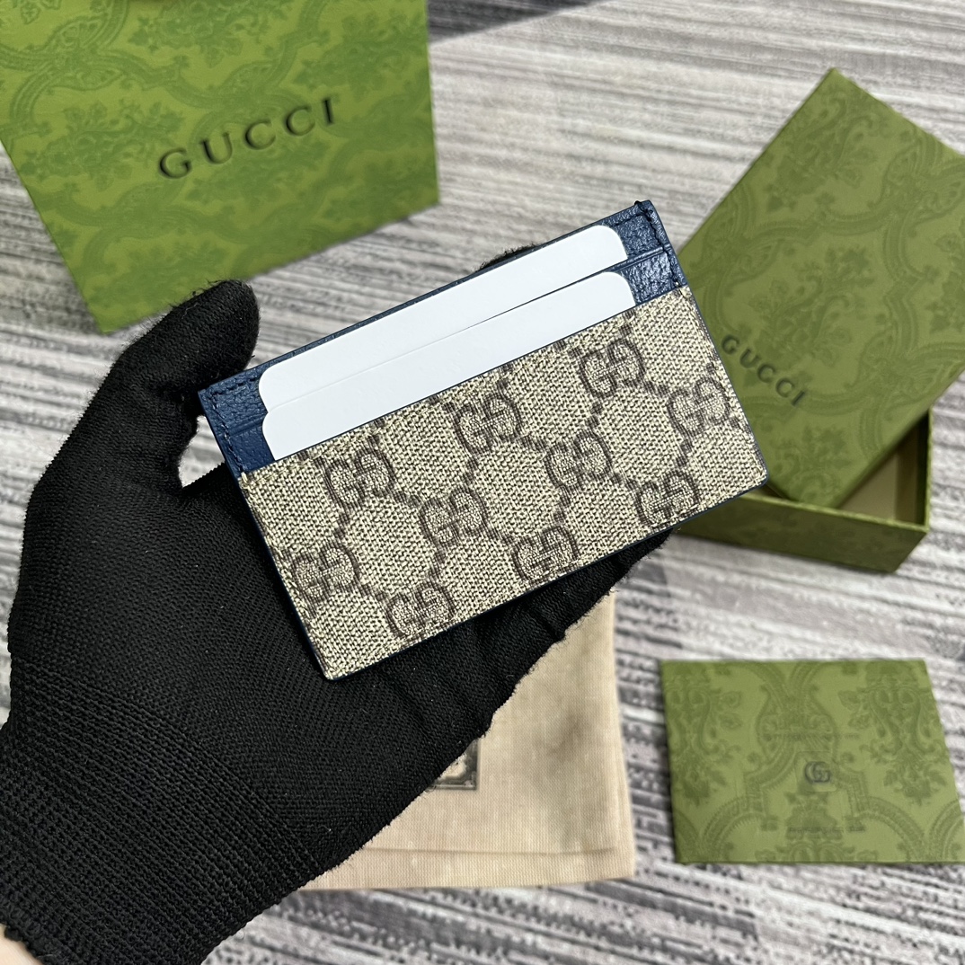 [Gucci Wallets]Adopting small GG accessory details Add a touch of color to the