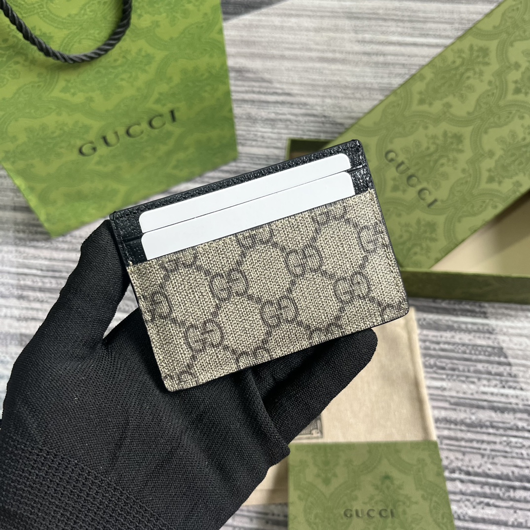 [Gucci Wallets]Decoration GG detail card holderThis card holder is refined