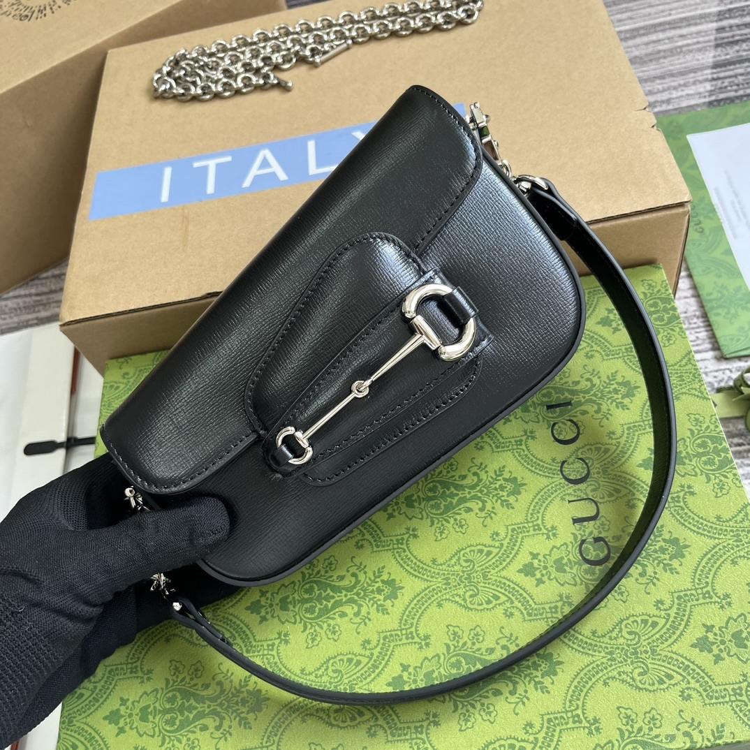 配全套包装GucciHorsebit1955系列迷你肩背包品牌以全新视角焕新融蕴典藏设计与时尚廓形致敬马