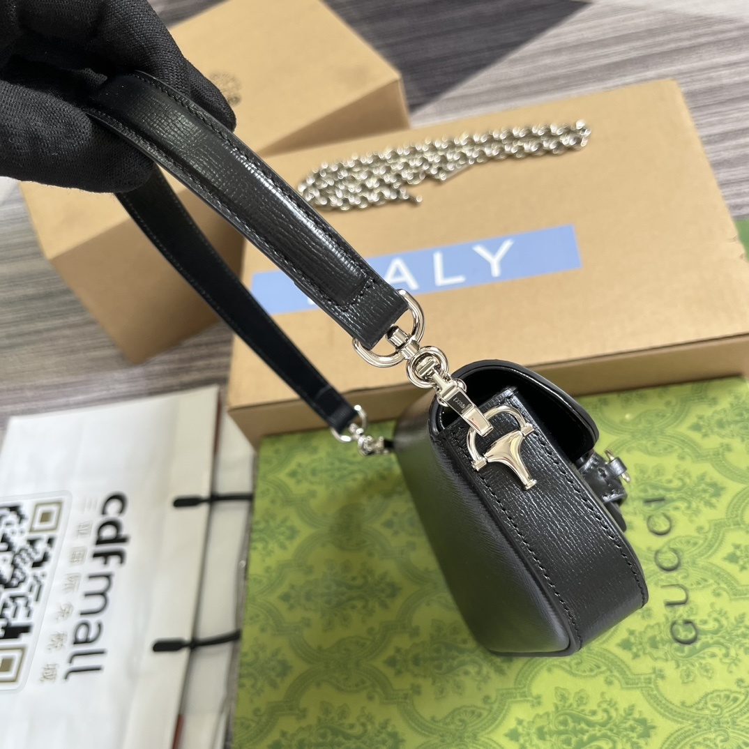 配全套包装GucciHorsebit1955系列迷你肩背包品牌以全新视角焕新融蕴典藏设计与时尚廓形致敬马