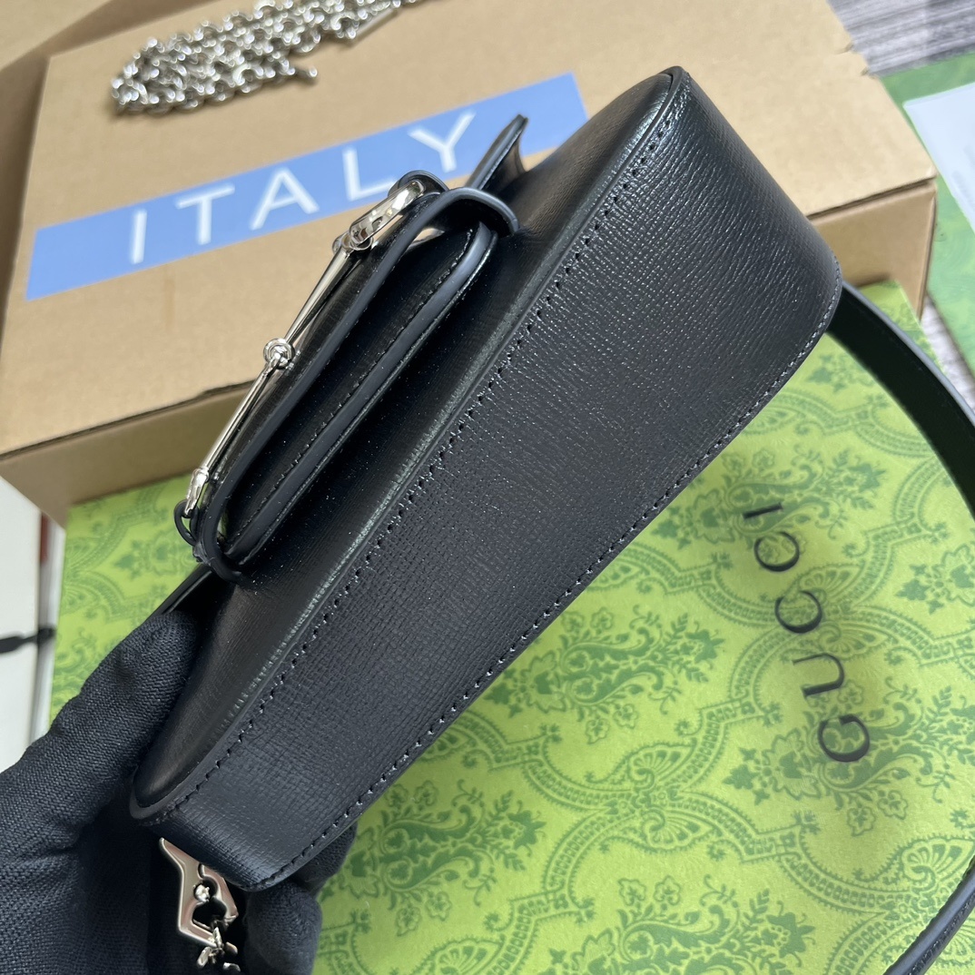 配全套包装GucciHorsebit1955系列迷你肩背包品牌以全新视角焕新融蕴典藏设计与时尚廓形致敬马