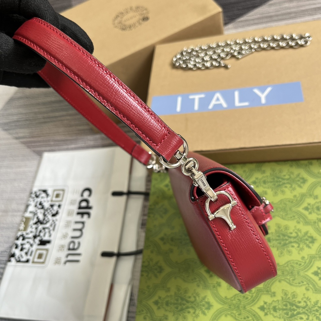 配全套包装GucciHorsebit1955系列迷你肩背包品牌以全新视角焕新融蕴典藏设计与时尚廓形致敬马