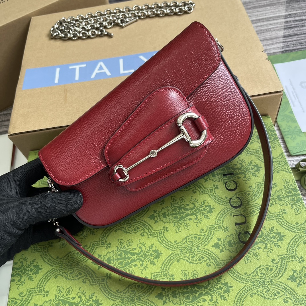 配全套包装GucciHorsebit1955系列迷你肩背包品牌以全新视角焕新融蕴典藏设计与时尚廓形致敬马