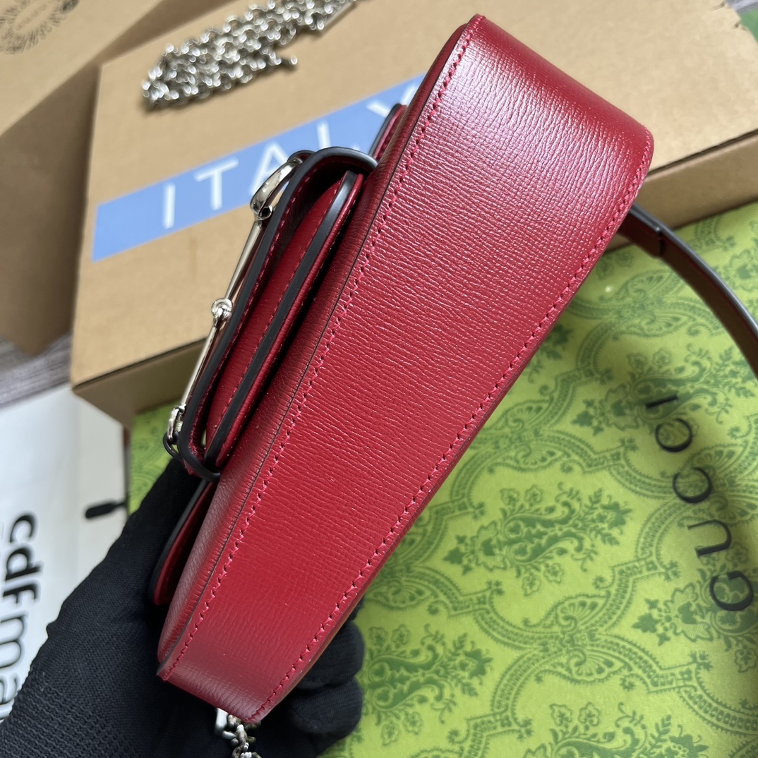 配全套包装GucciHorsebit1955系列迷你肩背包品牌以全新视角焕新融蕴典藏设计与时尚廓形致敬马