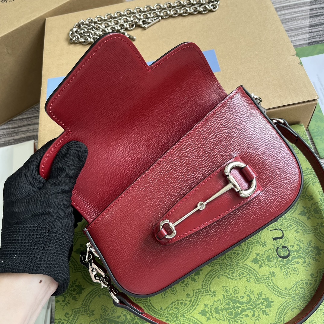 配全套包装GucciHorsebit1955系列迷你肩背包品牌以全新视角焕新融蕴典藏设计与时尚廓形致敬马