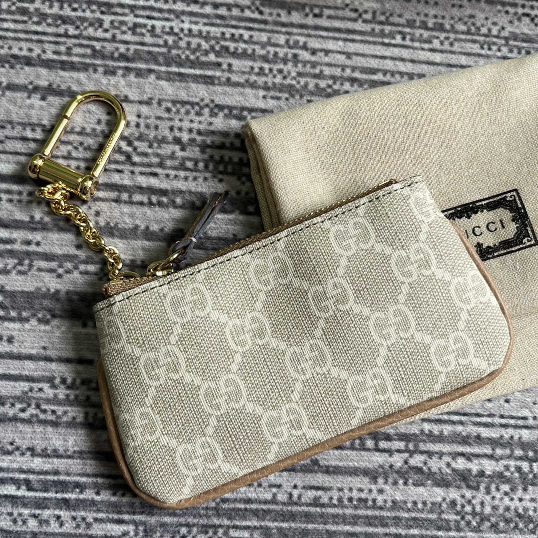(Full set of packaging at the counter)!! Gucci series key bag. The Ophidia series continues to introduce new products, and this key bag made of G