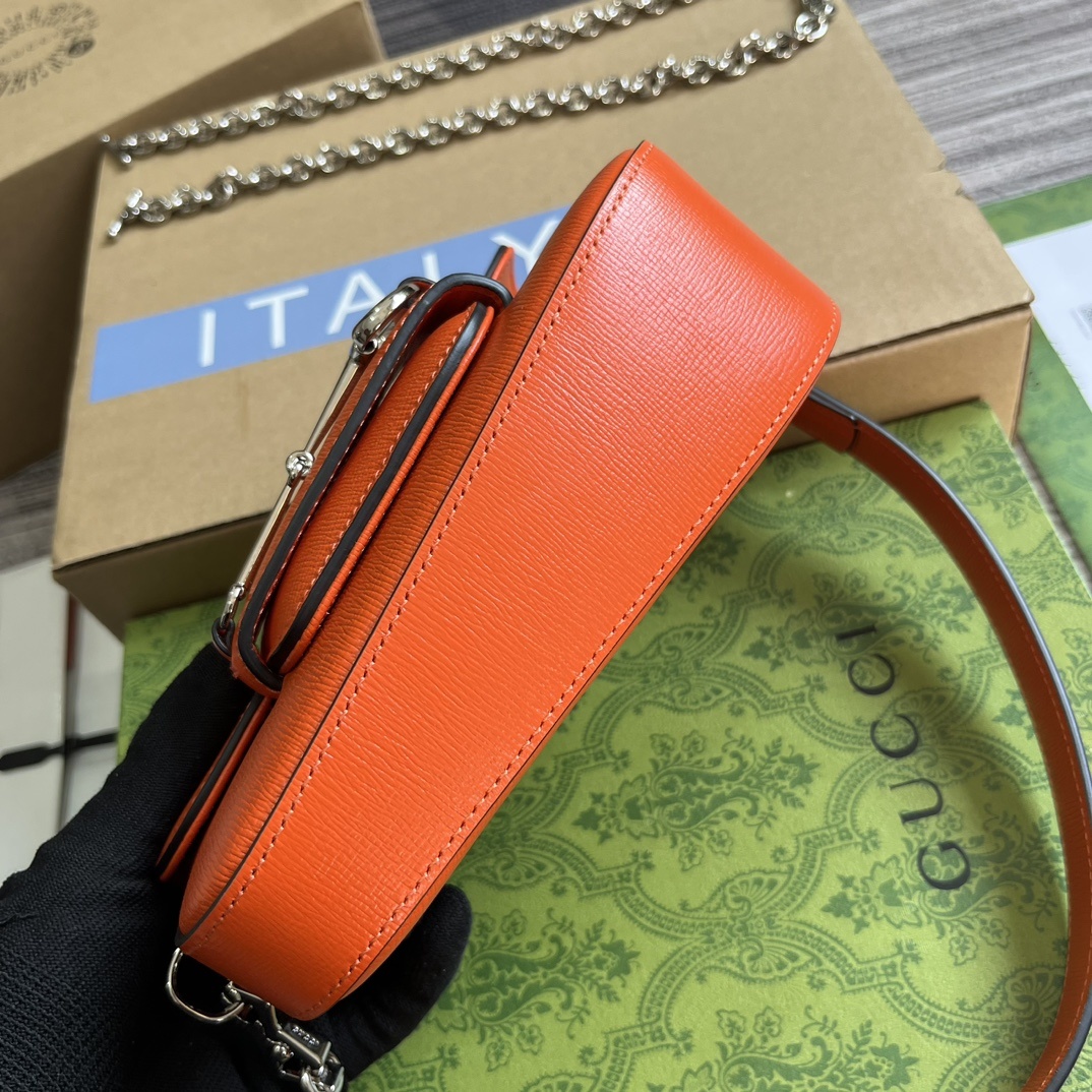 配全套包装GucciHorsebit1955系列迷你肩背包品牌以全新视角焕新融蕴典藏设计与时尚廓形致敬马