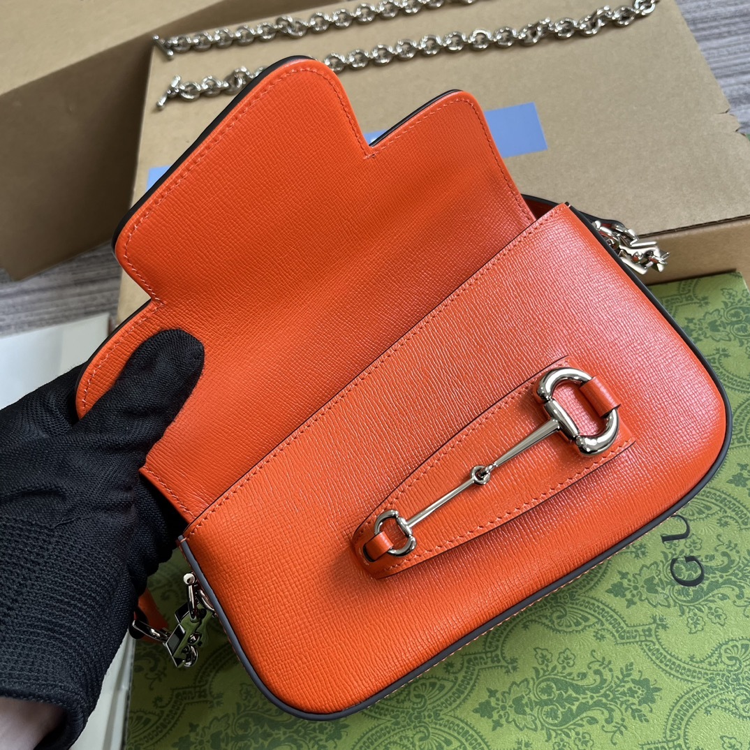 配全套包装GucciHorsebit1955系列迷你肩背包品牌以全新视角焕新融蕴典藏设计与时尚廓形致敬马