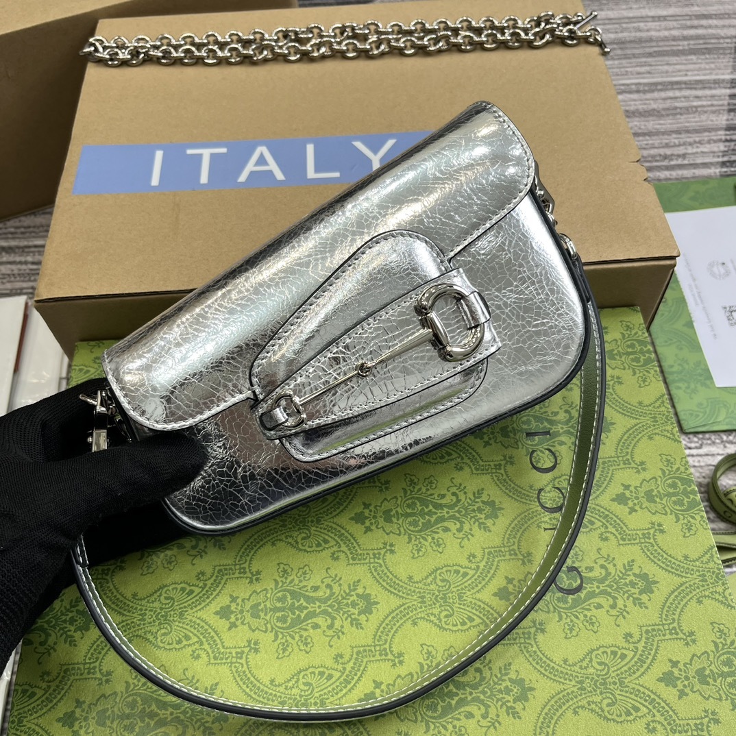 配全套包装GucciHorsebit1955系列迷你肩背包品牌以全新视角焕新融蕴典藏设计与时尚廓形致敬马