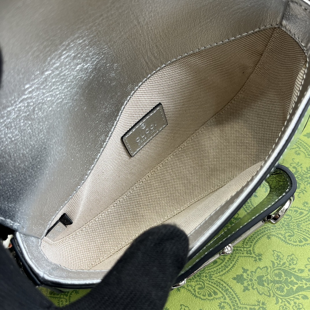 配全套包装GucciHorsebit1955系列迷你肩背包品牌以全新视角焕新融蕴典藏设计与时尚廓形致敬马