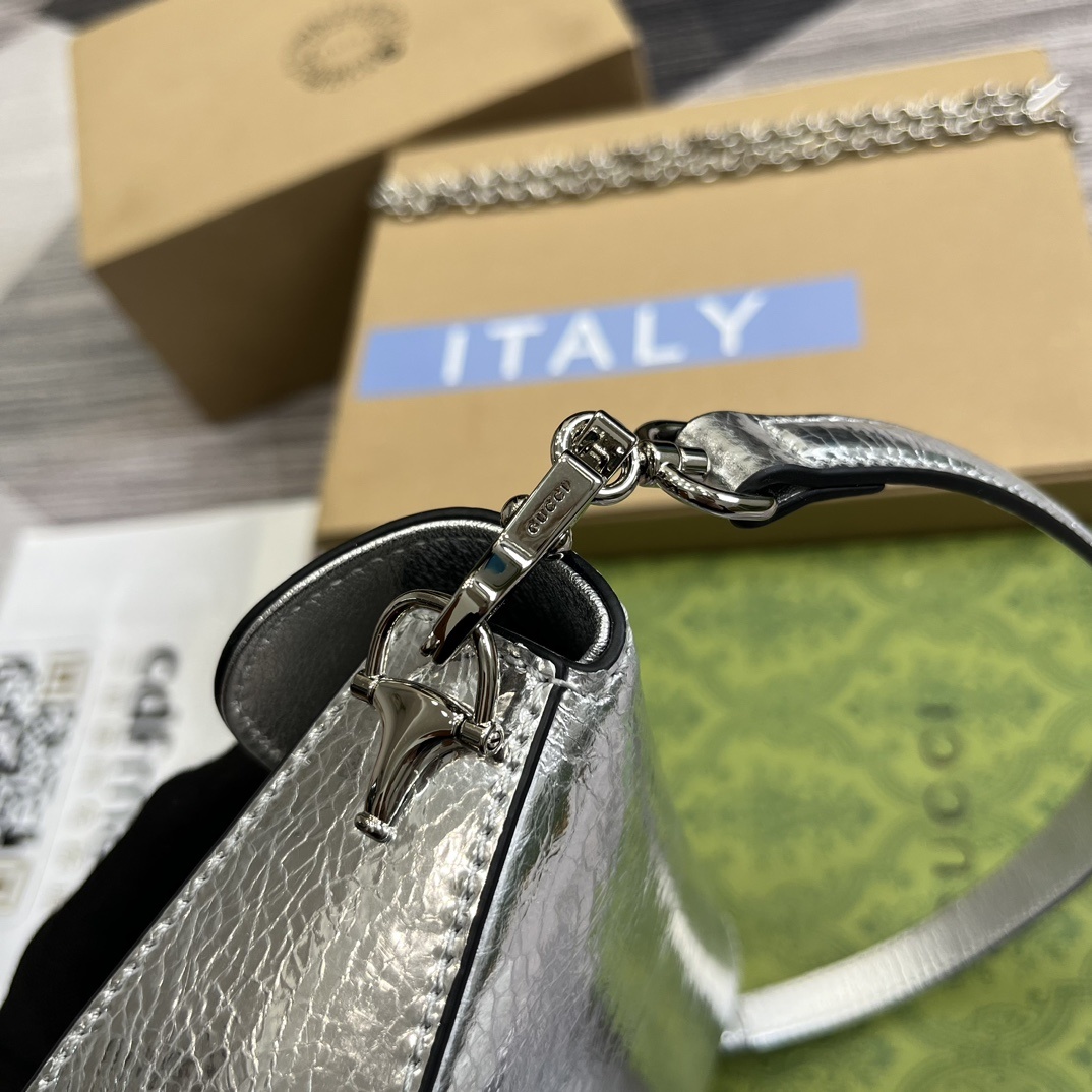 配全套包装GucciHorsebit1955系列迷你肩背包品牌以全新视角焕新融蕴典藏设计与时尚廓形致敬马