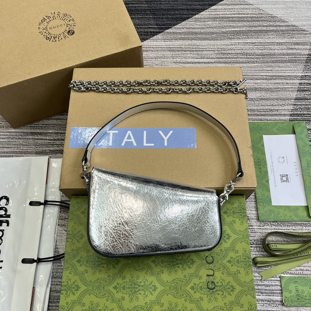 配全套包装GucciHorsebit1955系列迷你肩背包品牌以全新视角焕新融蕴典藏设计与时尚廓形致敬马