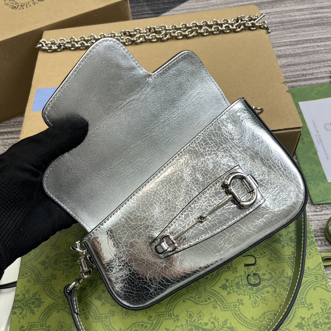 配全套包装GucciHorsebit1955系列迷你肩背包品牌以全新视角焕新融蕴典藏设计与时尚廓形致敬马