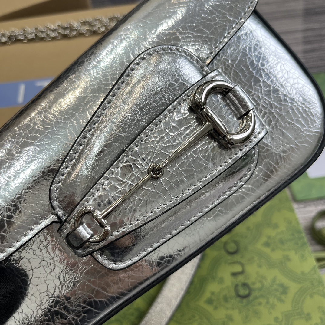 配全套包装GucciHorsebit1955系列迷你肩背包品牌以全新视角焕新融蕴典藏设计与时尚廓形致敬马
