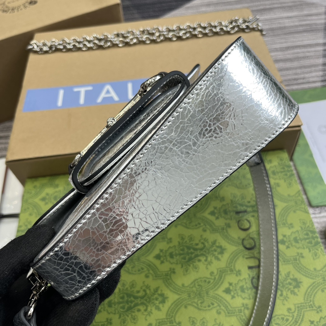 配全套包装GucciHorsebit1955系列迷你肩背包品牌以全新视角焕新融蕴典藏设计与时尚廓形致敬马