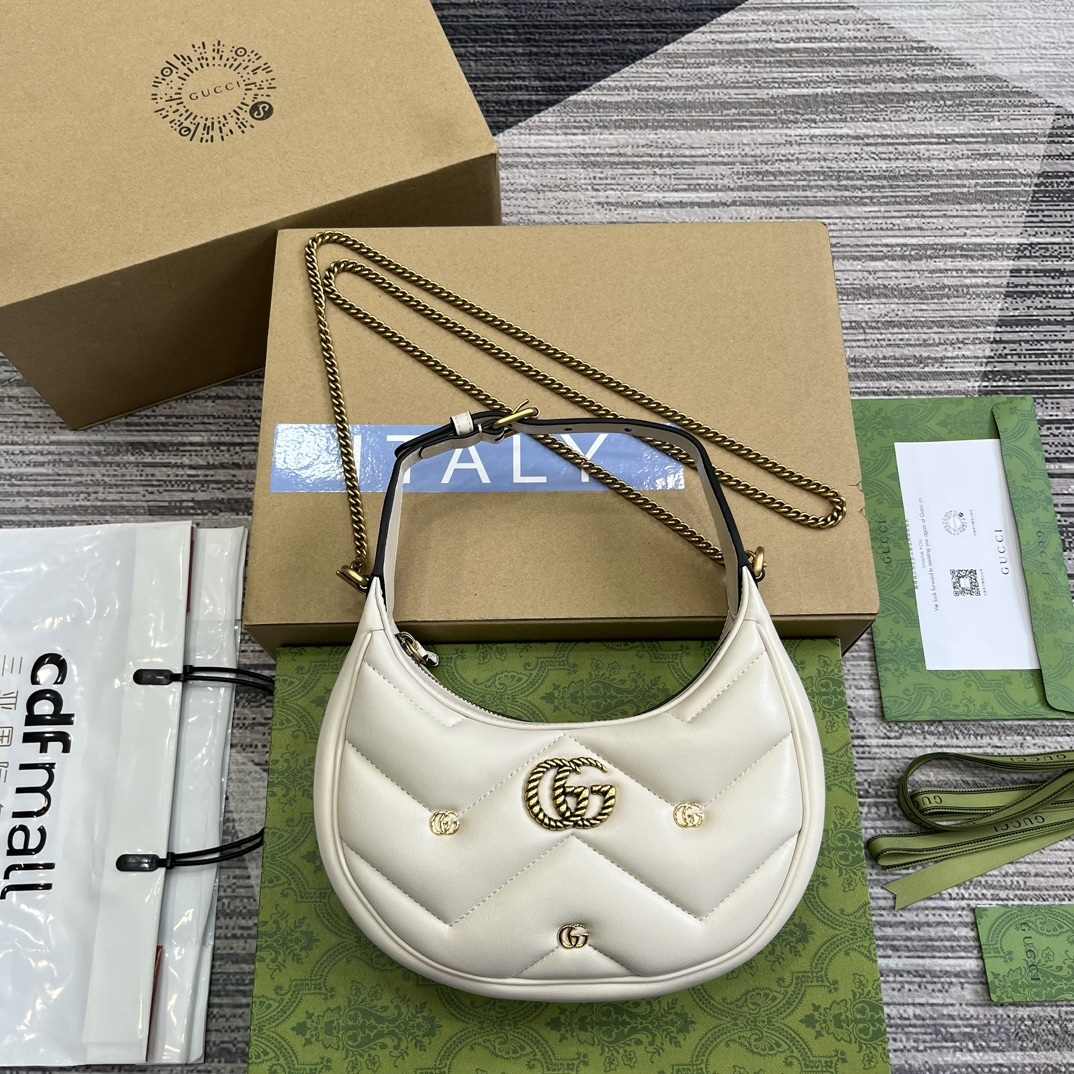 配全套包装️这款GGMarmont系列半月造型迷你手袋以柔软皮焕新演绎经典包款小巧双G铆钉更添亮眼点缀同
