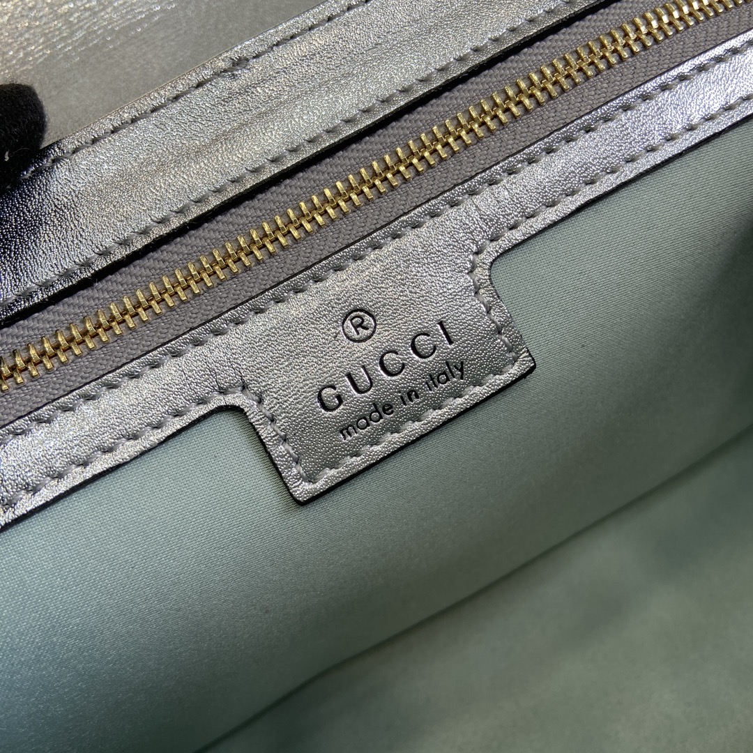 配全套包装️GGMarmont系列中号肩背包Gucci备受喜爱的手袋系列以亮眼的彩虹效果绗缝皮革焕新呈现