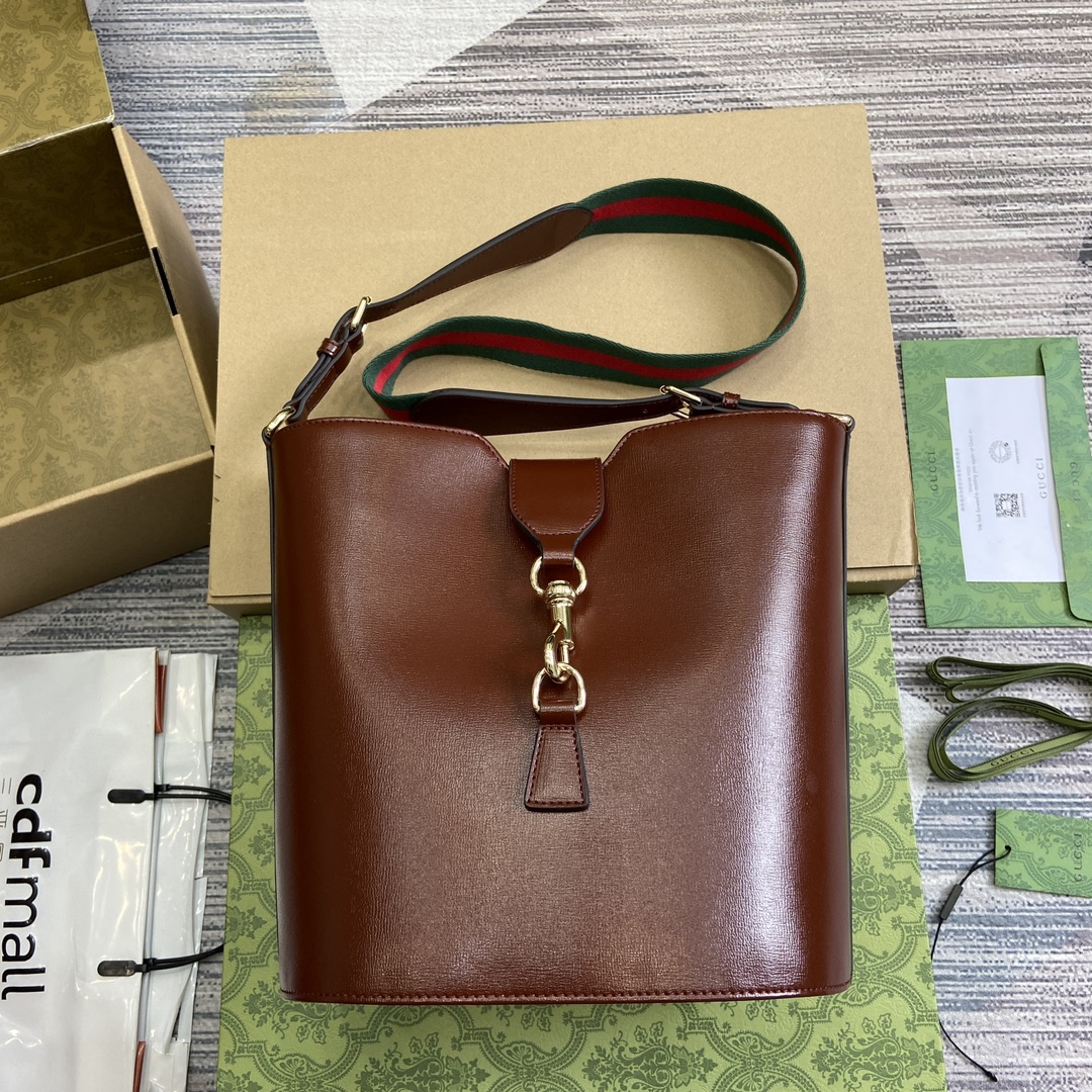 GUCCI 小号水桶肩背包 棕色皮革 钩扣开合 织带肩带