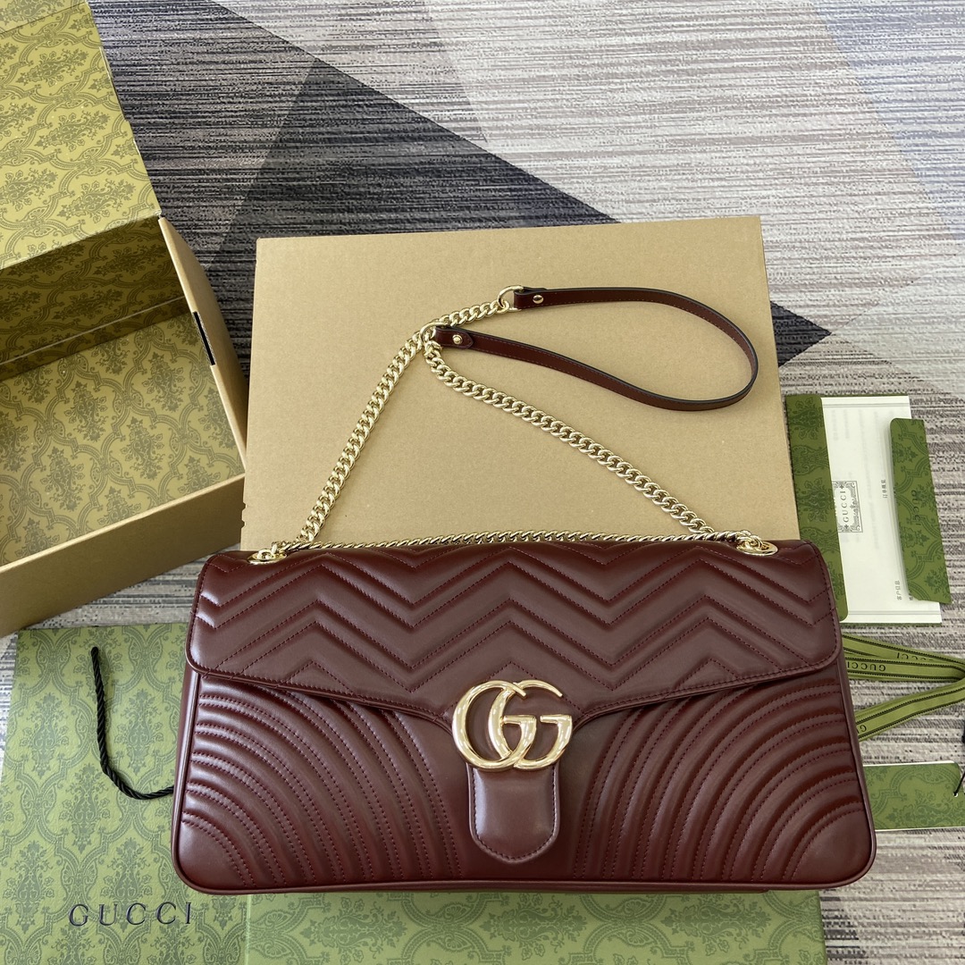 GUCCI GG Marmont серыя, наплечная сумка, шевронная лакіраваная скура, светла-залатая фурнітура, чорны сучасны сілуэт, бардовы колер — найвышэйшая якасць