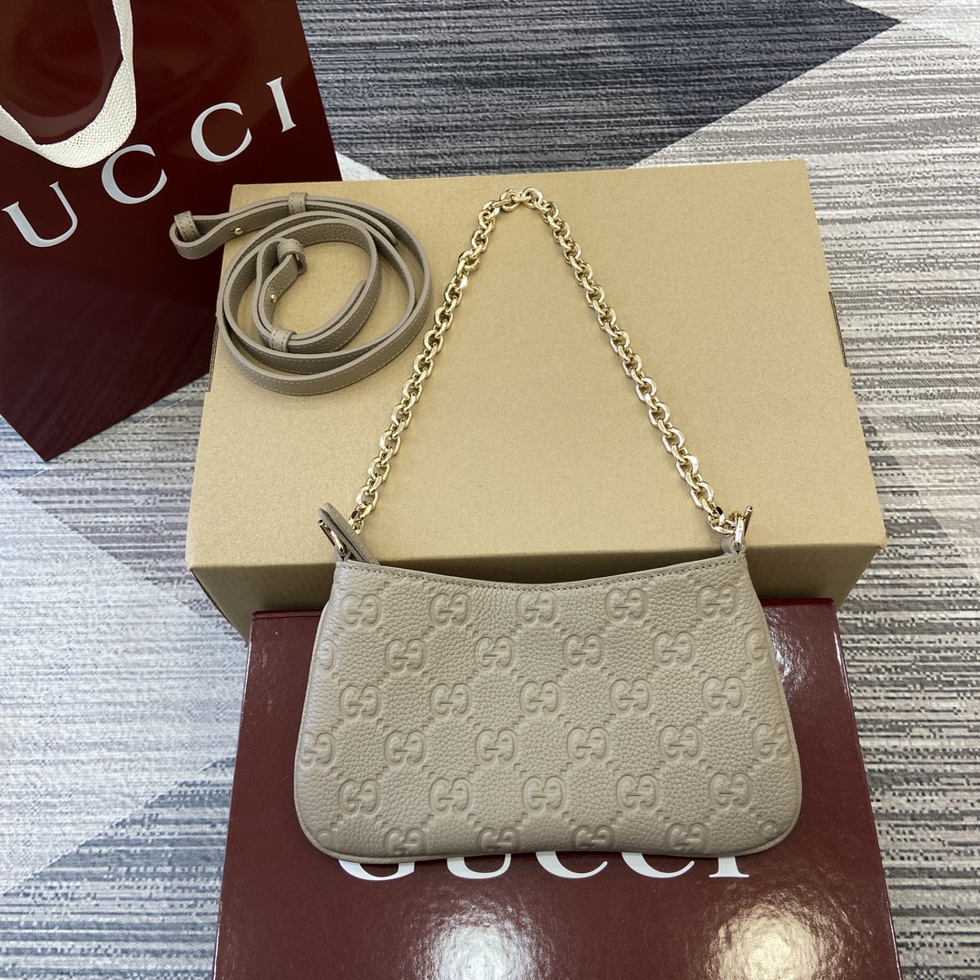 GUCCI GG Emblem мини-сумка из зернистой кожи с цепочкой-плечевым ремнём