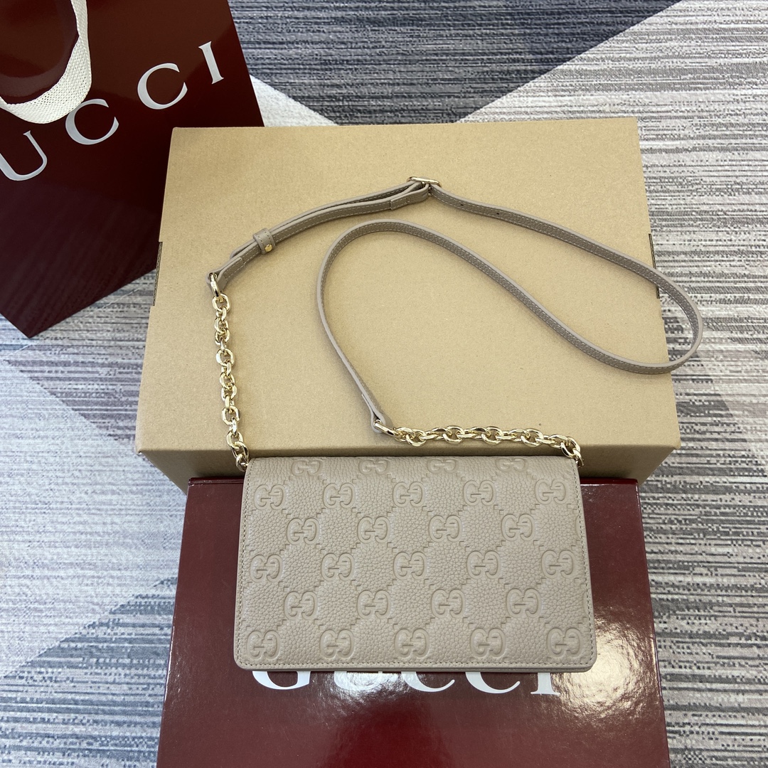 GUCCI GG Emblem серо-коричневая тиснёная сумка на цепочке