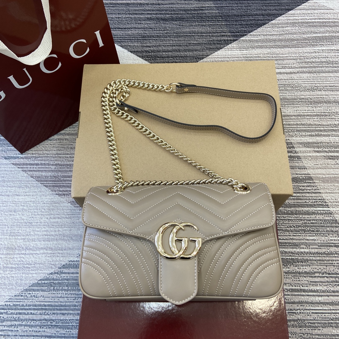 GUCCI GG Marmont Sac à main beige gris matelassé cuir effet chevron, rabat à fermeture magnétique, double G, bandoulière chaîne amovible - Qualité supérieure