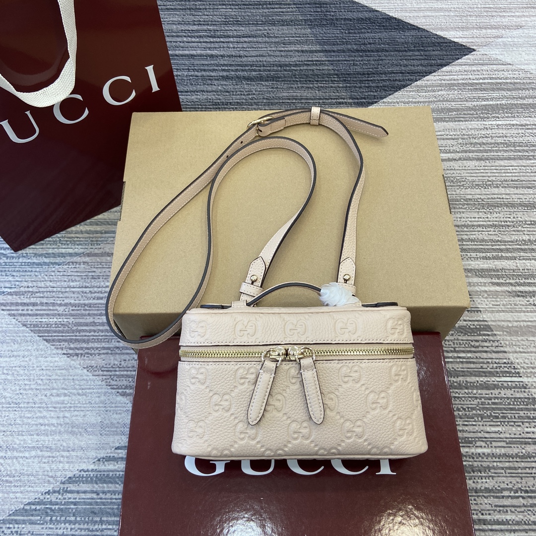 GUCCI GG Emblem мини-сумка зернистая кожа двойная молния
