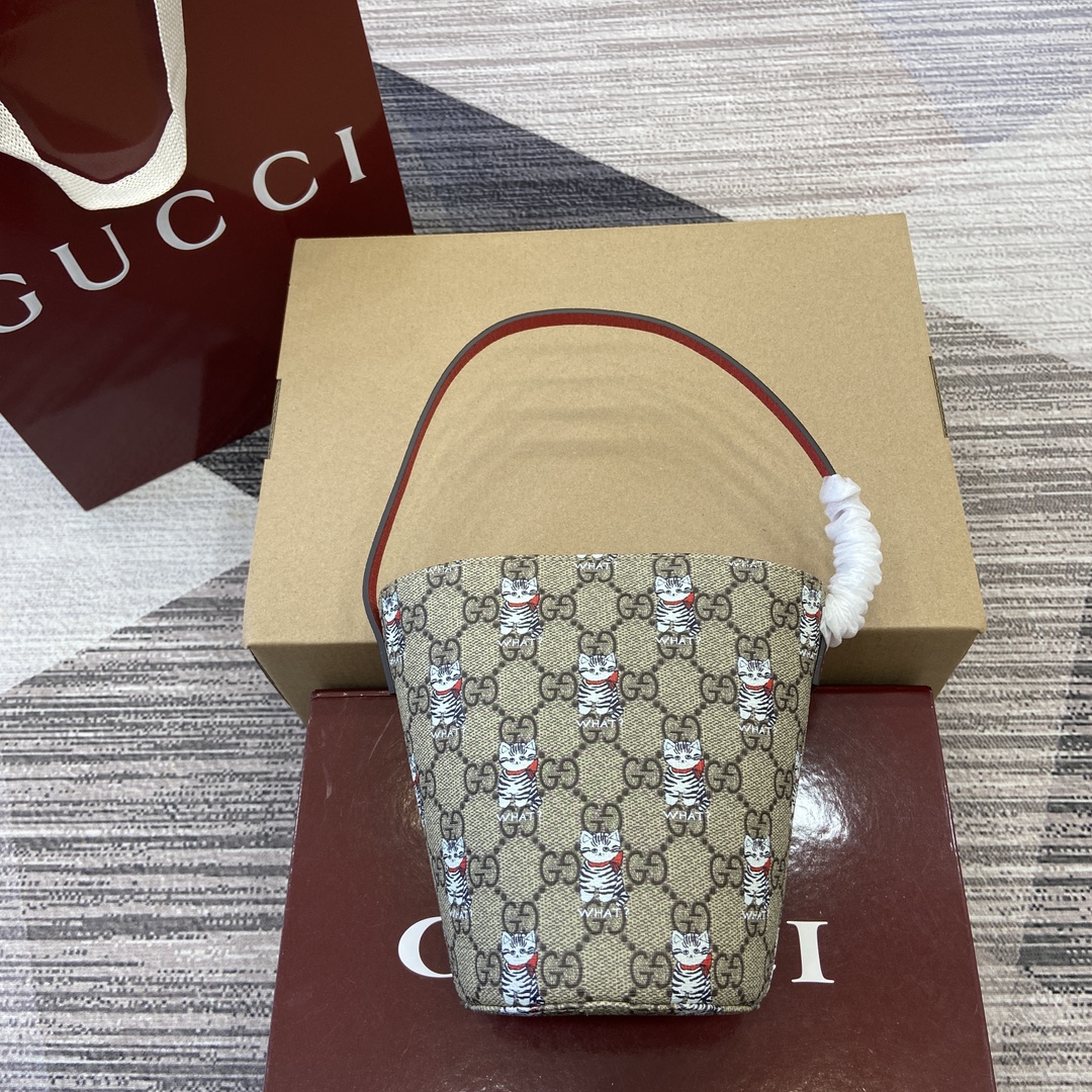 GUCCI Kids Bucket Bag GG Supreme Canvas Cat Print Magnetic Snap