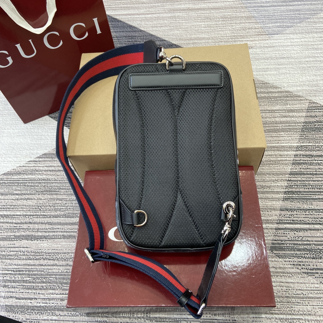 Gucci Supreme Canvas Small Messenger Bag in Black - Model 822073 4 i1735190907 4392 0