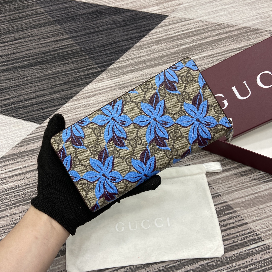 [Gucci Wallets]The iconic GGSupreme canvas debuts in the 2025 Early Autumn Col