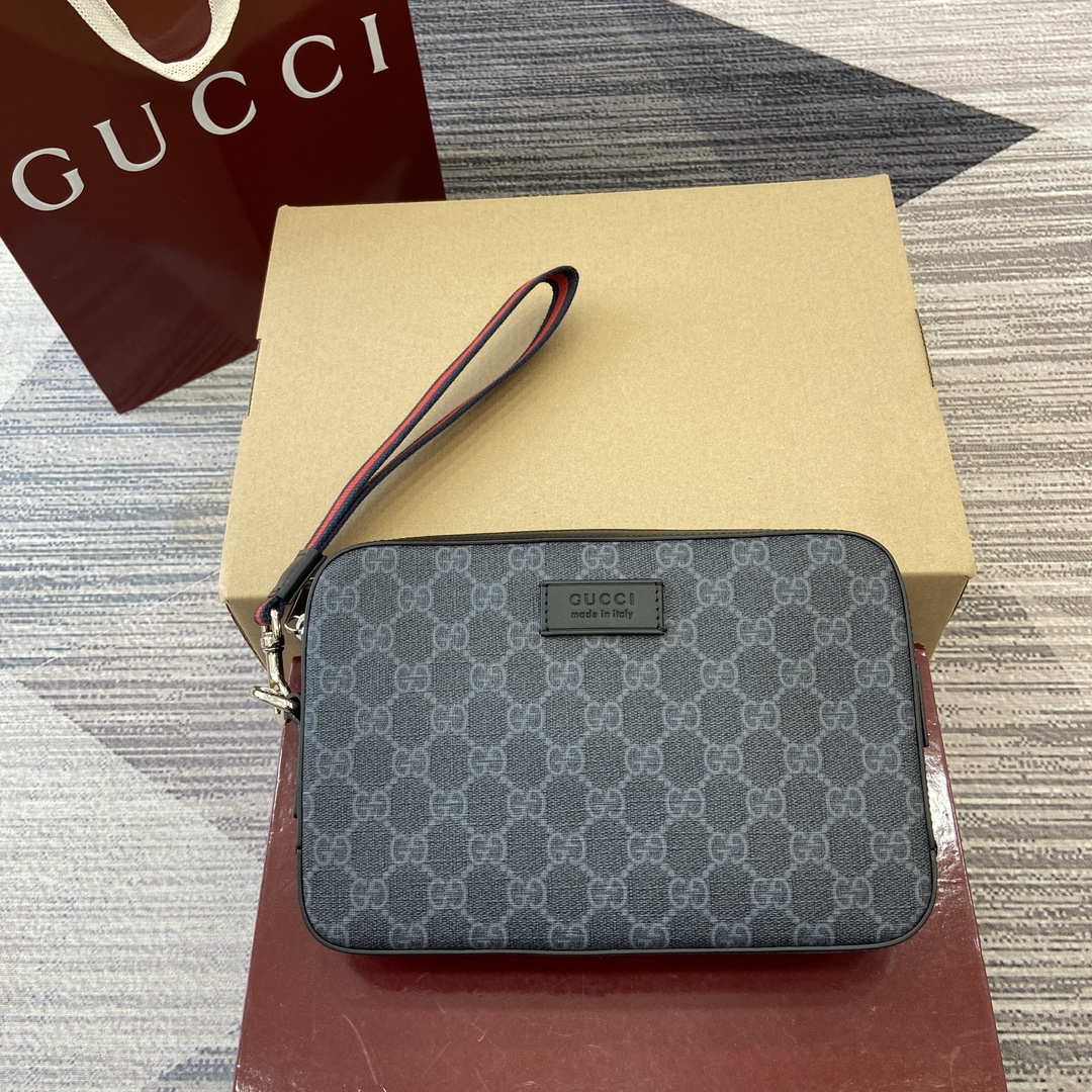 GUCCI GG Supreme клатч с акантоўкай з скуры і папружкай