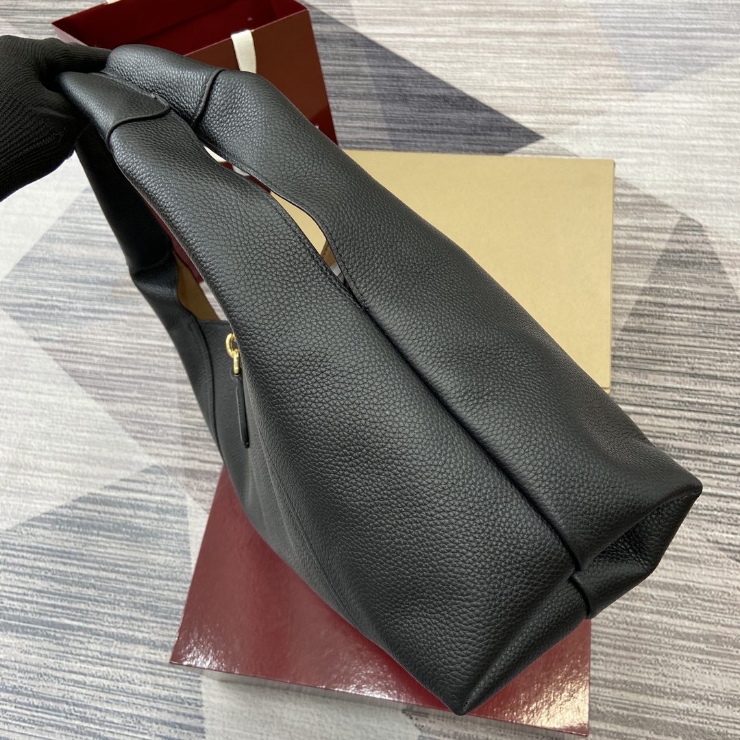 Gucci Softbit Black Leather Shoulder Bag with Horsebit Detail, 46 cm 5 i1743760855 227 0