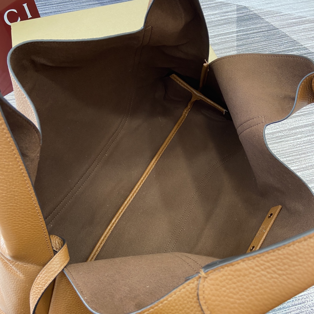 Gucci Softbit Large Shoulder Bag with Removable Pouch - Brown Leather 9 i1743760878 3330 0