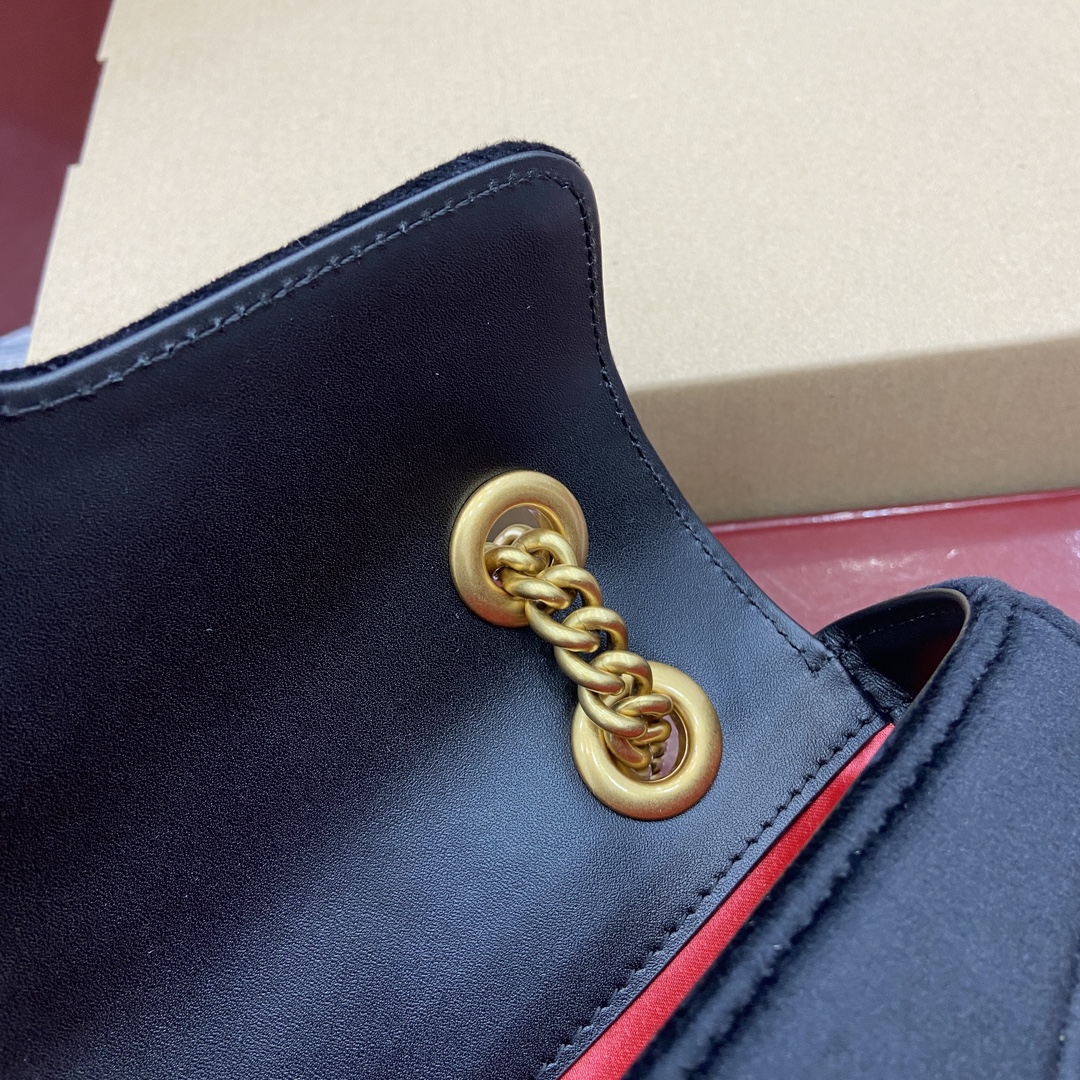 Gucci Marmont Velvet Shoulder Bag, Black, 22x13x6cm - Elegant Design 10 i1743835411 1834 0