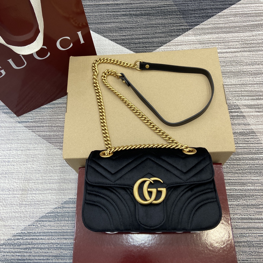 Gucci Marmont Velvet Shoulder Bag, Black, 22x13x6cm - Elegant Design 2 i1743835411 1930 0
