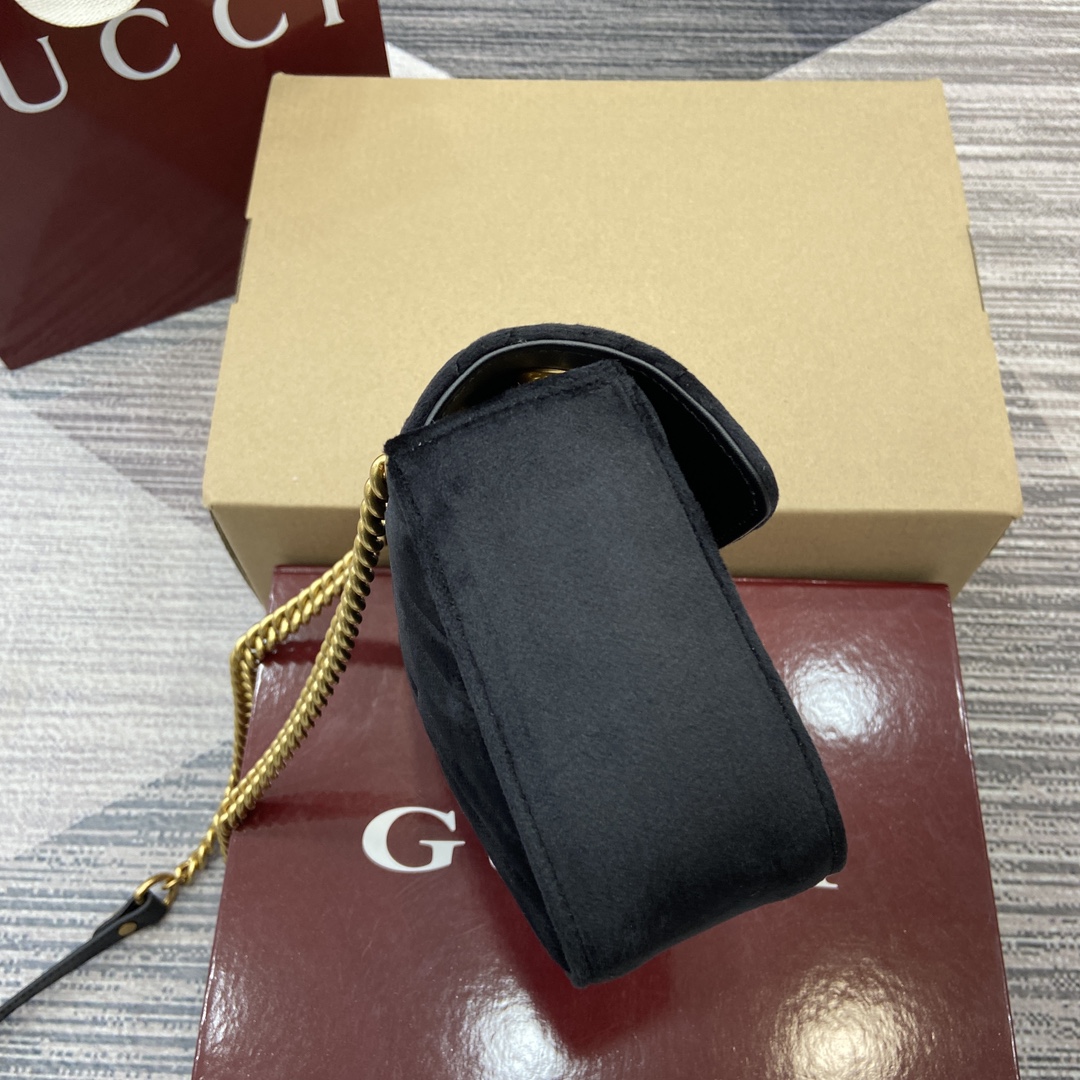 Gucci Marmont Velvet Shoulder Bag, Black, 22x13x6cm - Elegant Design 4 i1743835411 2092 0