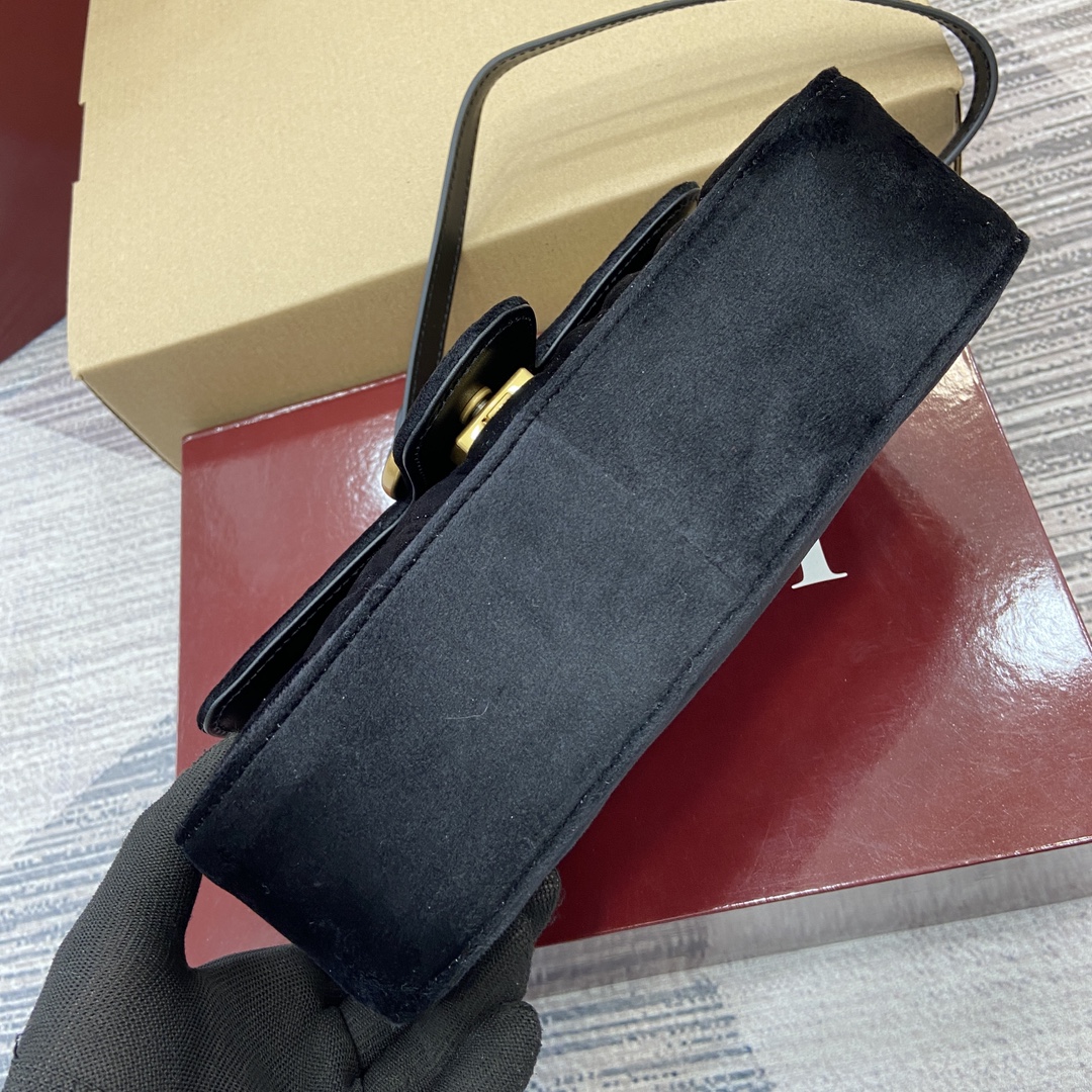 Gucci Marmont Velvet Shoulder Bag, Black, 22x13x6cm - Elegant Design 7 i1743835411 4378 0