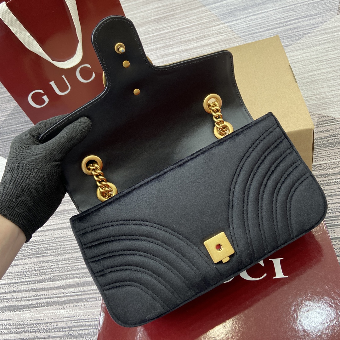 Gucci Marmont Velvet Shoulder Bag - Black, 26cm x 15cm x 7cm 11 i1743835428 4484 0
