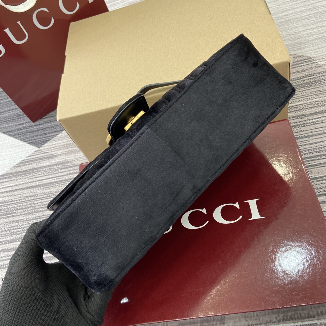 Gucci Marmont Velvet Shoulder Bag - Black, 26cm x 15cm x 7cm 8 i1743835428 6602 0