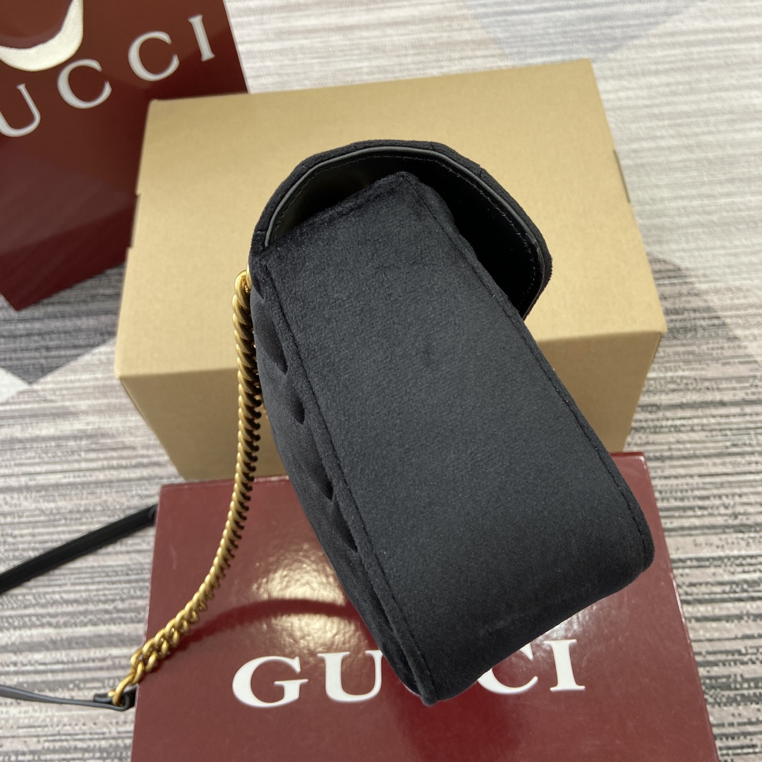 Gucci Marmont Velvet Shoulder Bag - Black, 26cm x 15cm x 7cm 4 i1743835428 677 0