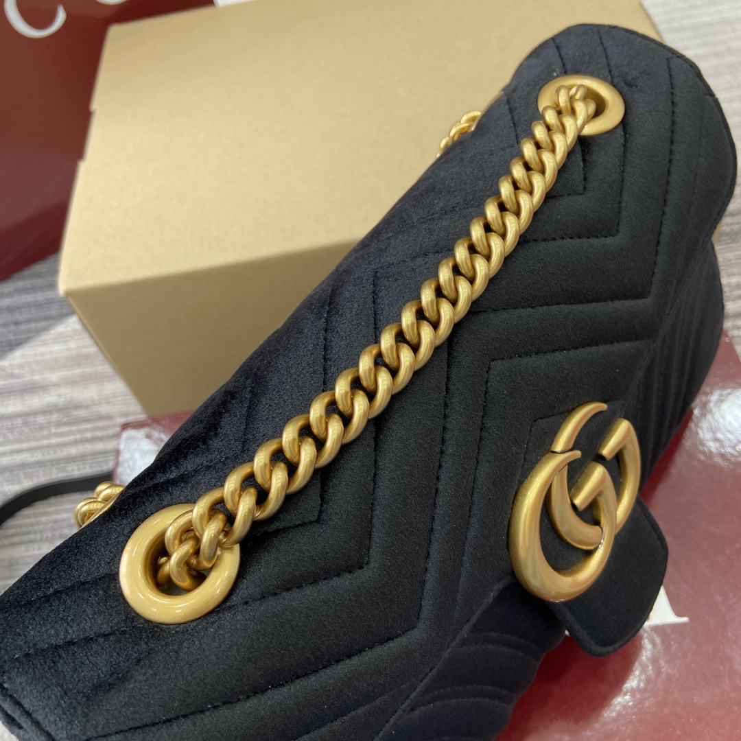 Gucci Marmont Velvet Shoulder Bag - Black, 26cm x 15cm x 7cm 6 i1743835428 8698 0
