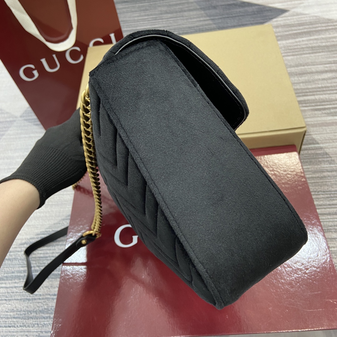 Gucci Marmont Velvet Shoulder Bag, Black, 31 cm - Iconic Style & Versatile Design 4 i1743835439 1494 0