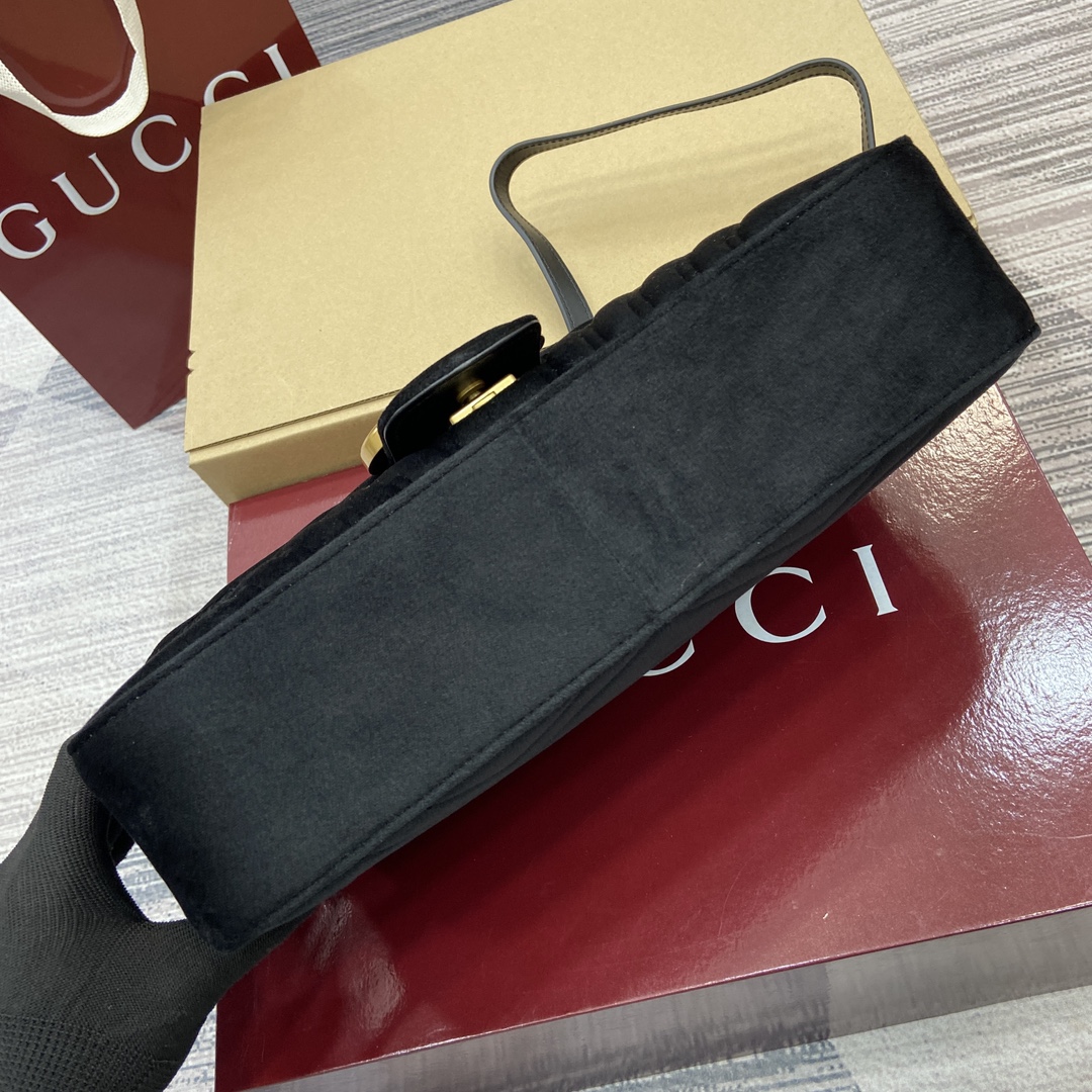 Gucci Marmont Velvet Shoulder Bag, Black, 31 cm - Iconic Style & Versatile Design 7 i1743835439 5367 0