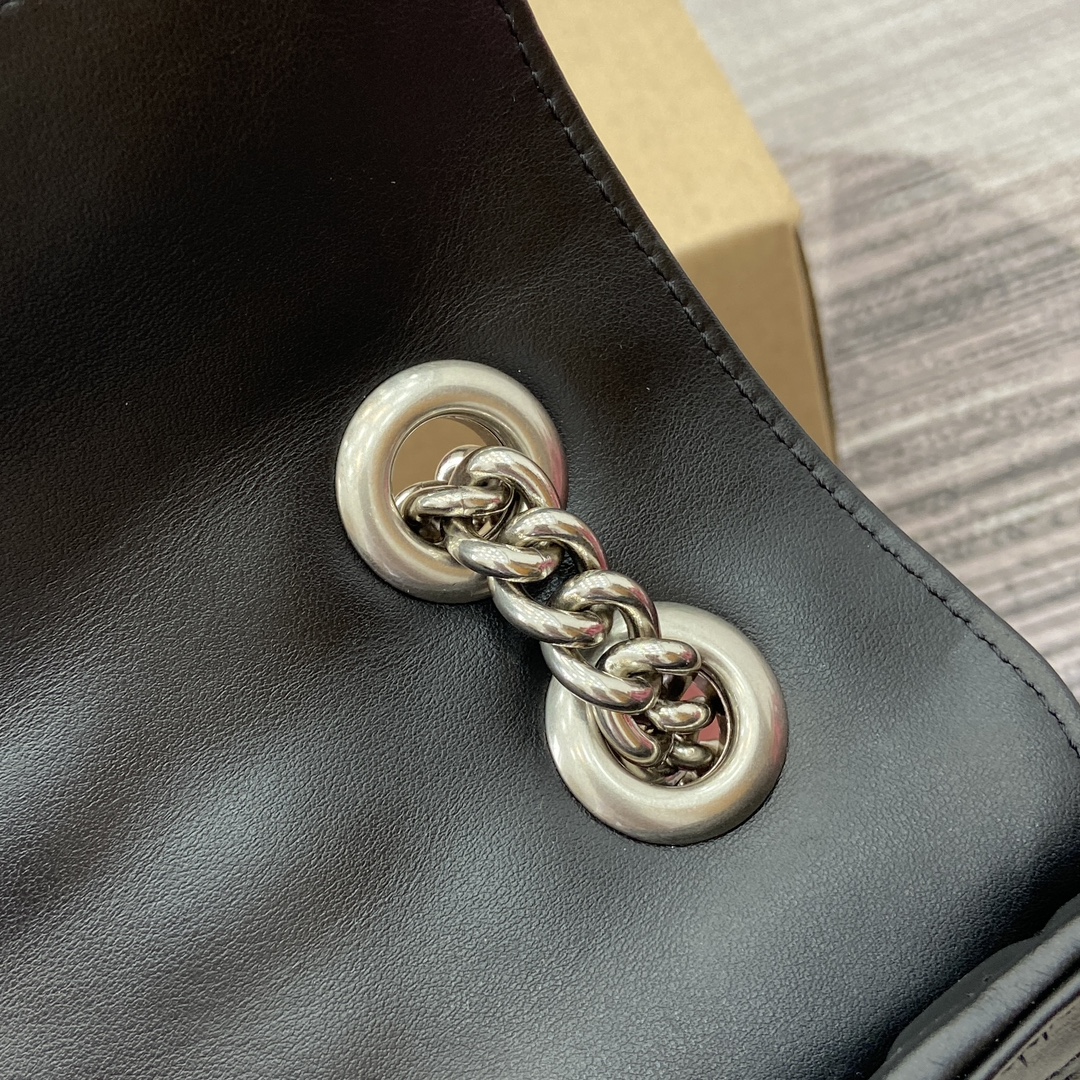 Gucci Marmont Black Leather Shoulder Bag, 26cm, An Elegant Design 11 i1743869956 8081 0
