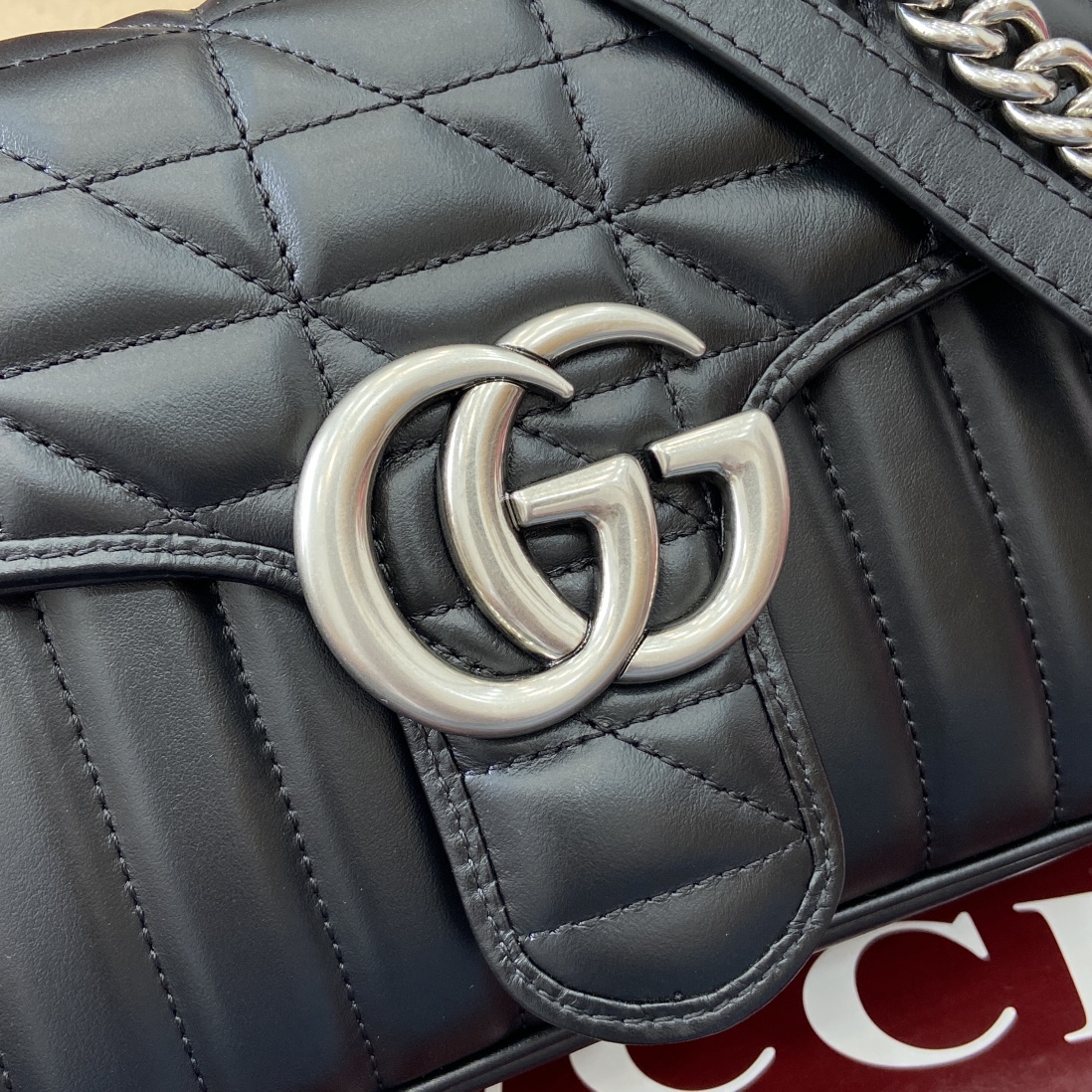 Gucci Marmont Black Leather Shoulder Bag, 26cm, An Elegant Design 7 i1743869957 1350 0