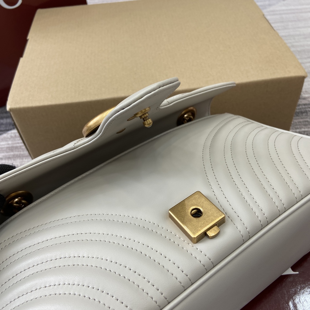 Gucci Marmont Leather Shoulder Bag with Chain, White, 26cm x 15cm x 7cm 8 i1743870117 7522 3